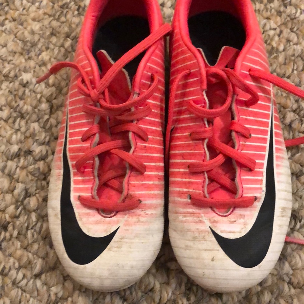 Soccer cleats